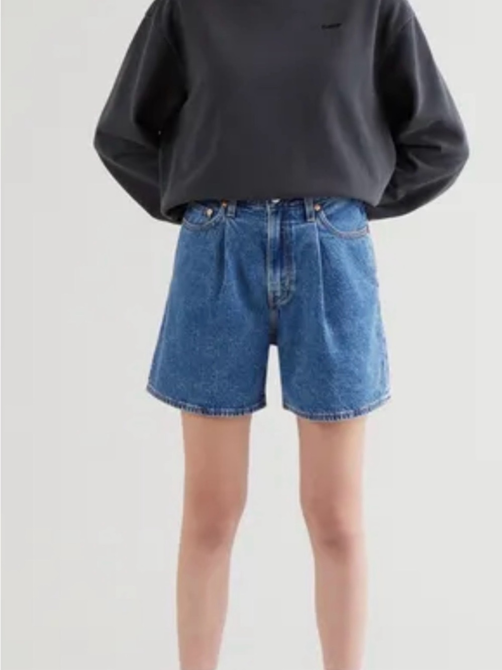 Levi's Pleated Ribcage Short